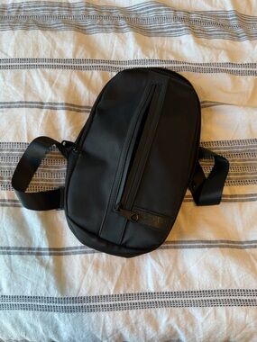 Duchamp Black Textured Crossbody Belt Bag